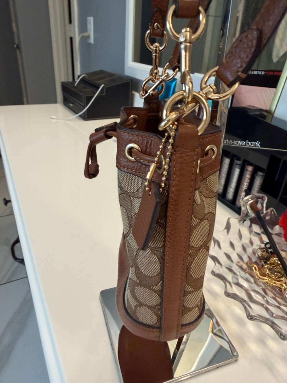 Coach Signature Rainbow Stripe
Bucket Bag | Jacquard Canvas & Leather - Picture 3 of 11